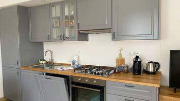 Kühlschrank, Ofen, Herdplatte, Geschirrspüler