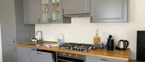 Kühlschrank, Ofen, Herdplatte, Geschirrspüler