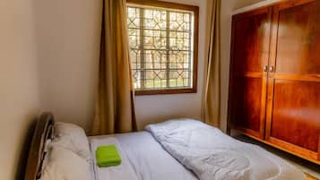 Departamento familiar, balcón, vista al jardín | Escritorio y espacio para trabajar con laptop