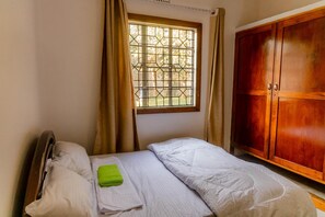 家庭公寓, 阳台, 花园景观 | 办公桌、笔记本电脑工作区、熨斗/熨衣板、免费 WiFi