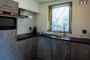 Fridge, microwave, oven, stovetop