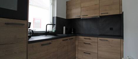 雪櫃、微波爐、焗爐、爐具