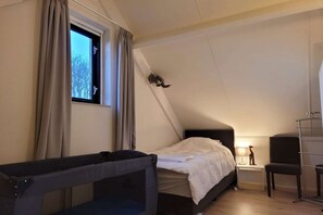 3 bedrooms, travel crib, free WiFi