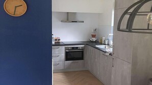 Kaffetrakter/tekoker, kjøleskap, mikrobølgeovn og ovn