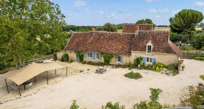 Spacious holiday farm in the Loire Valley