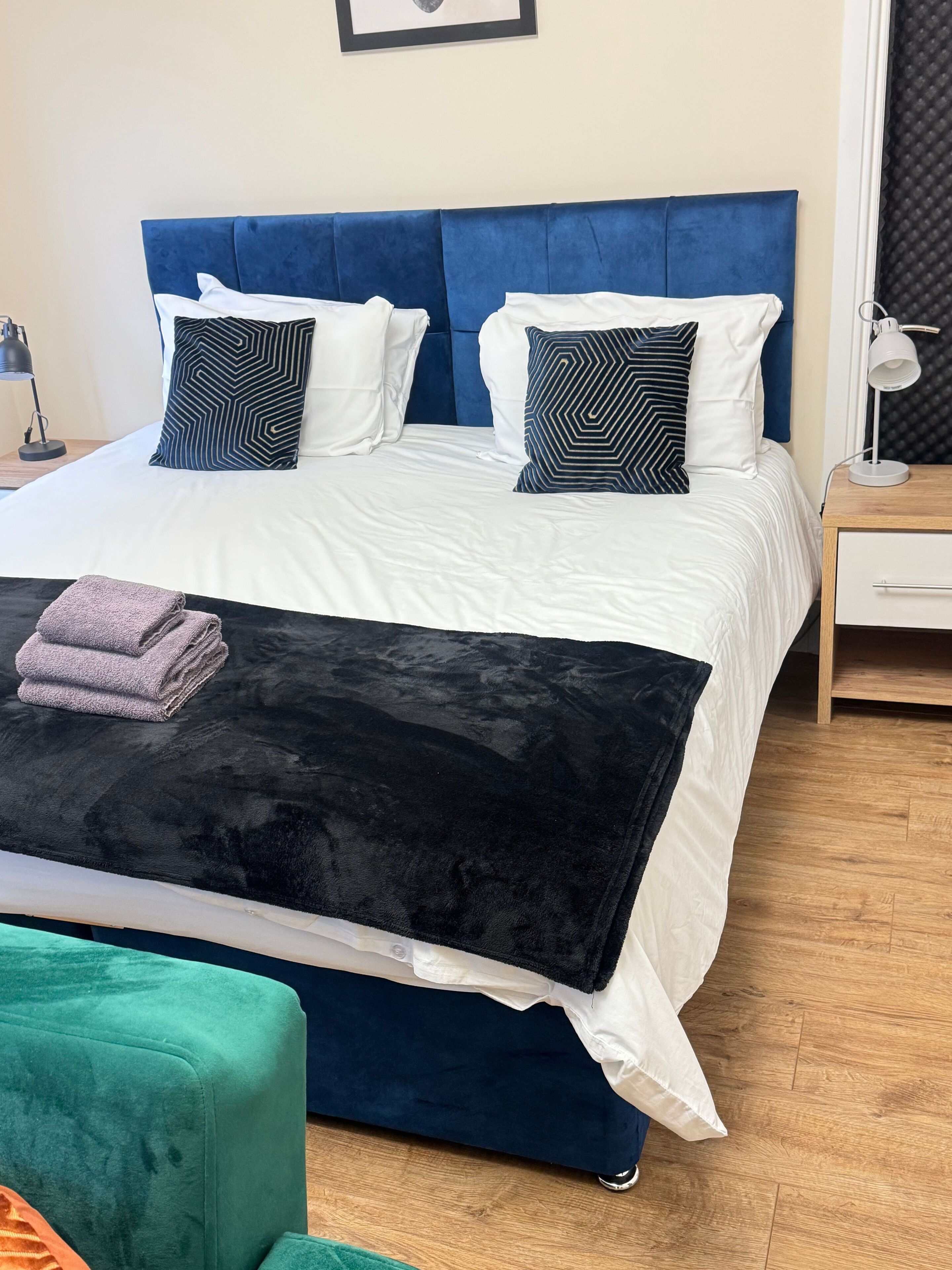 1 habitación, tabla de planchar con plancha, internet y ropa de cama 