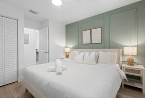 1 slaapkamer, een bureau, een strijkplank/strijkijzer, wifi