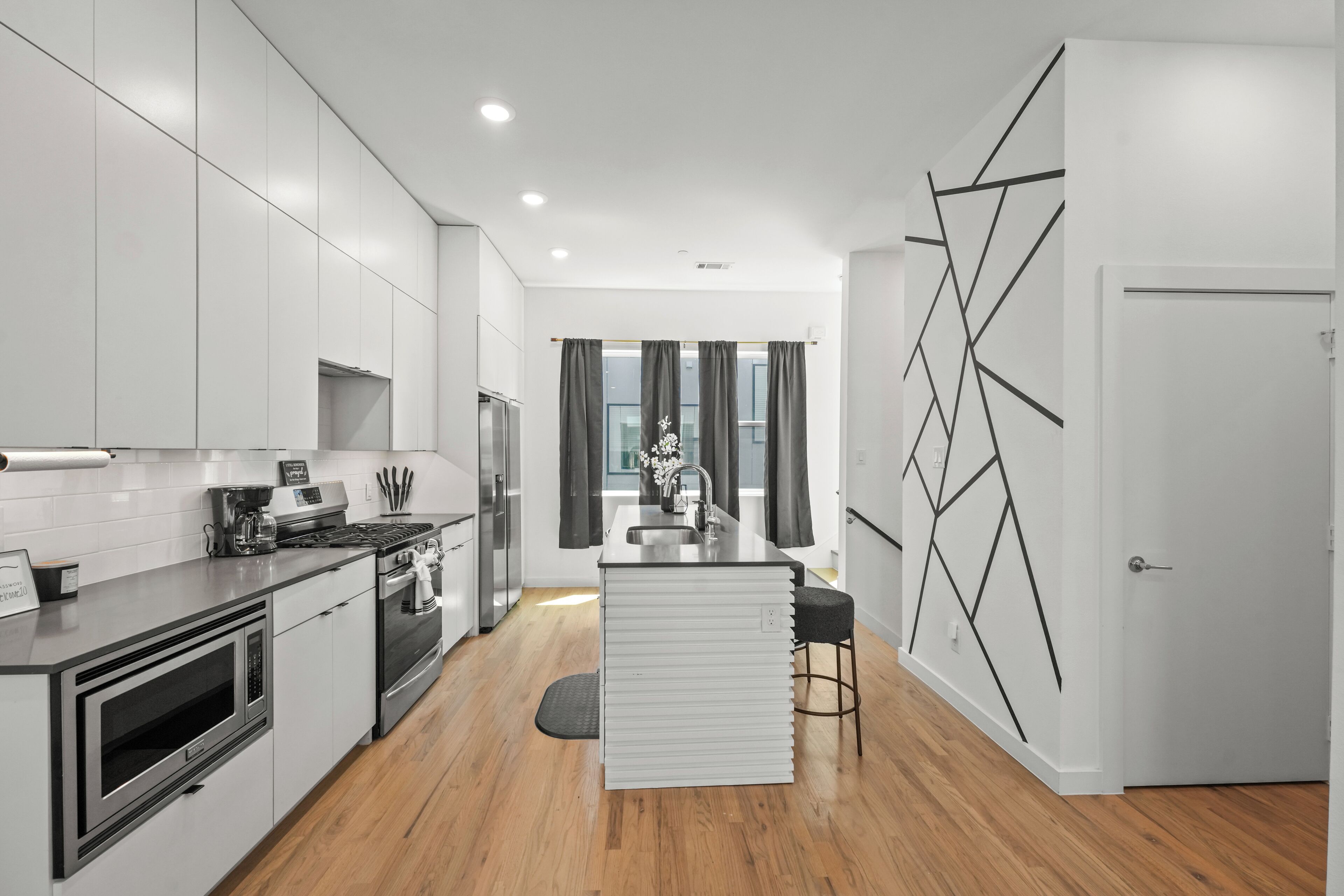 Micro-ondes, four, plaque de cuisson, lave-vaisselle