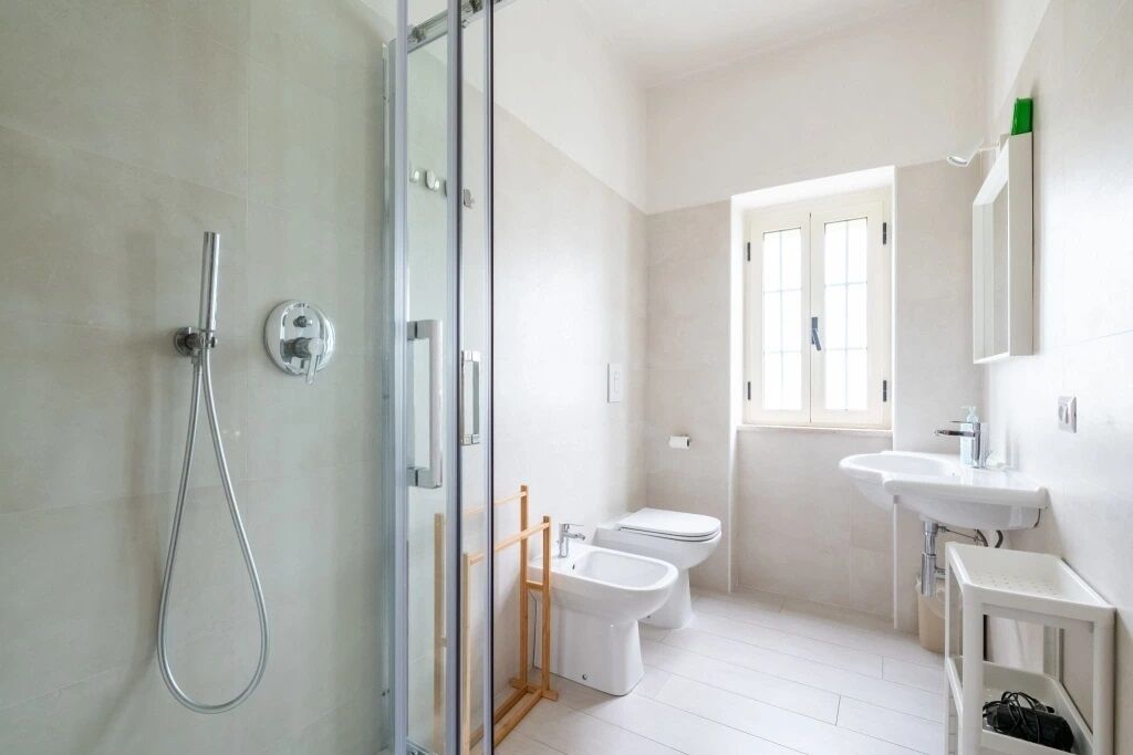 Dusche, Haartrockner, Bidet, Handtücher
