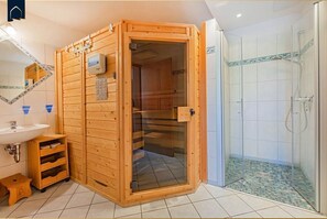 Shower - Modern vacation apartment with terrace & garden - relaxation on the Achterwasser - Loddin (Loddin)