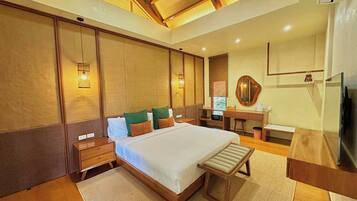 Deluxe King Room | セーフティボックス (室内)、デスク、可動式ベッド、ベッドシーツ