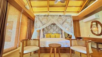 King Room | In-room safe, desk, rollaway beds, bed sheets