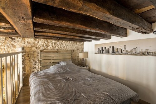 Cosy duplex apartment in the heart of Orléans in a quiet pedestrian street near the Cathedral