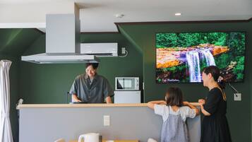 Family House, 4 Bedrooms, Non Smoking | Private kitchen