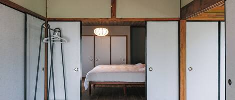 Family House, 4 Bedrooms, Non Smoking | Desk, free WiFi