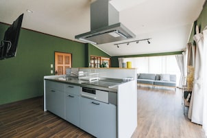 Casa familiar, 4 habitaciones, no fumadores | Cocina privada | Frigorífico, microondas, horno y placa de cocina