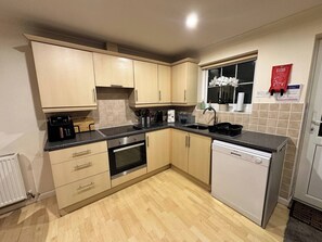 House, 4 Bedrooms, Balcony, Garden View | Private kitchen - Dog Friendly Holiday Home in Newquay Cornwall (St. Columb Major)