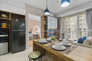 Apartment, 3 Bedrooms, City View | Dining room