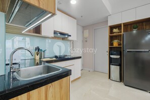 Apartment, 3 Bedrooms, City View | Private kitchen | Full-size fridge, microwave, stovetop, rice cooker