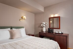 سرير سفر وواي فاي مجانًا وملاءات أسرّة