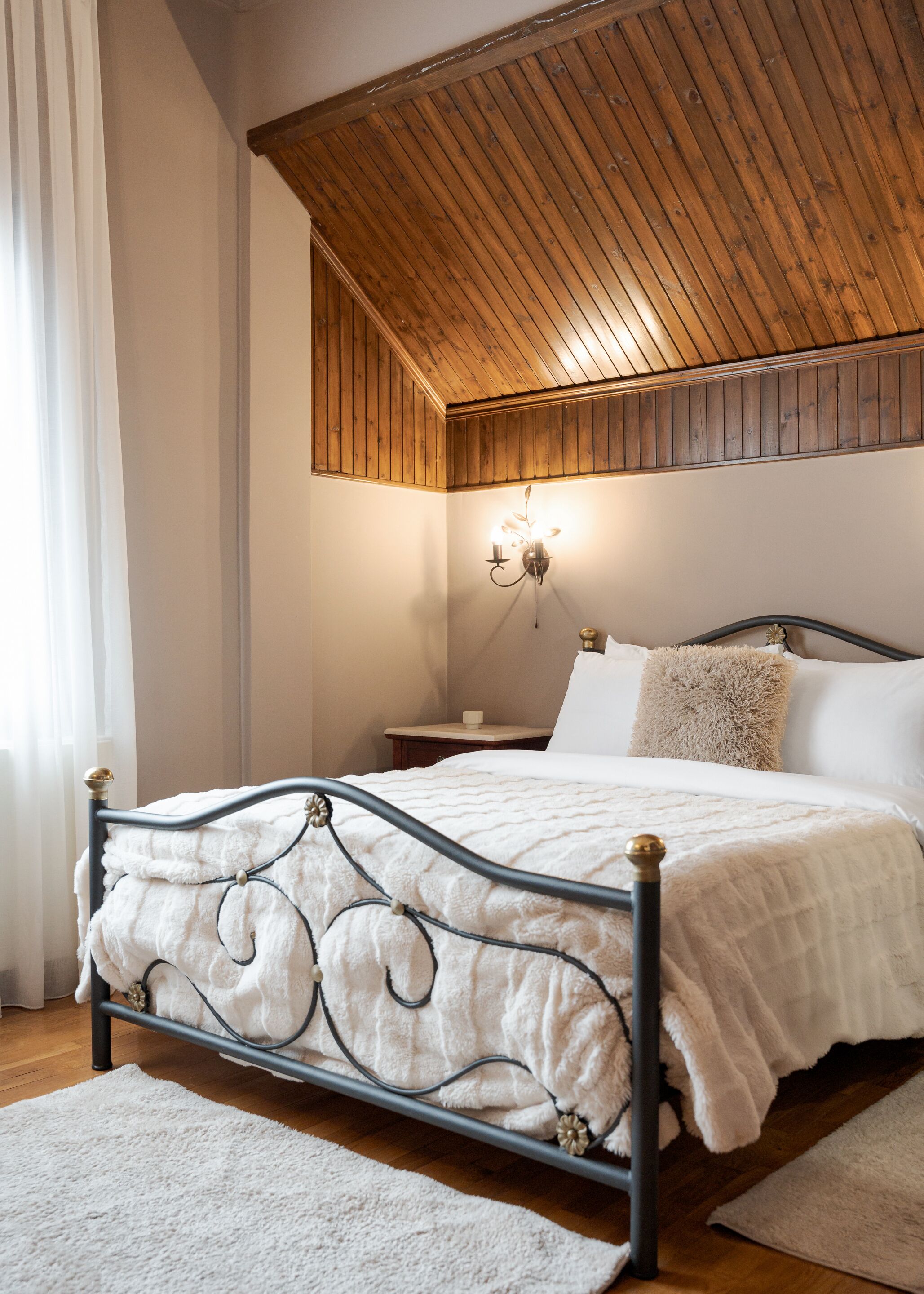 1 bedroom, travel crib, free WiFi, bed sheets