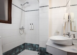 تجهيزات دش، مجففات شعر، مناشف