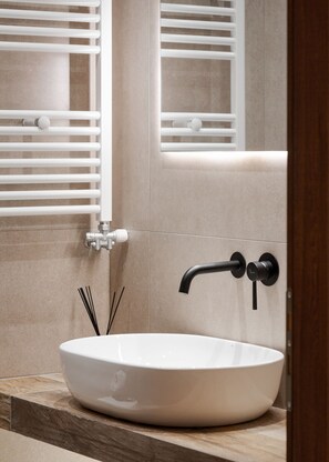 تجهيزات دش، مجففات شعر، مناشف