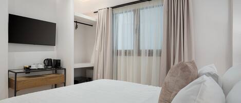 1 bedroom, iron/ironing board, travel cot, free WiFi