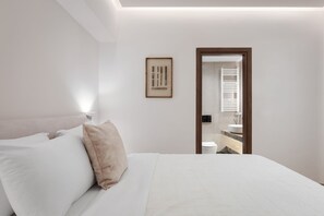 مكواة/لوح كي وسرير سفر وواي فاي مجانًا وملاءات أسرّة