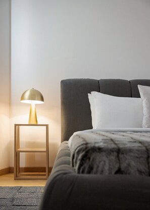 مكواة/لوح كي وسرير سفر وواي فاي مجانًا وملاءات أسرّة