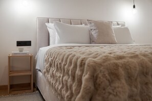 مكواة/لوح كي وسرير سفر وواي فاي مجانًا وملاءات أسرّة