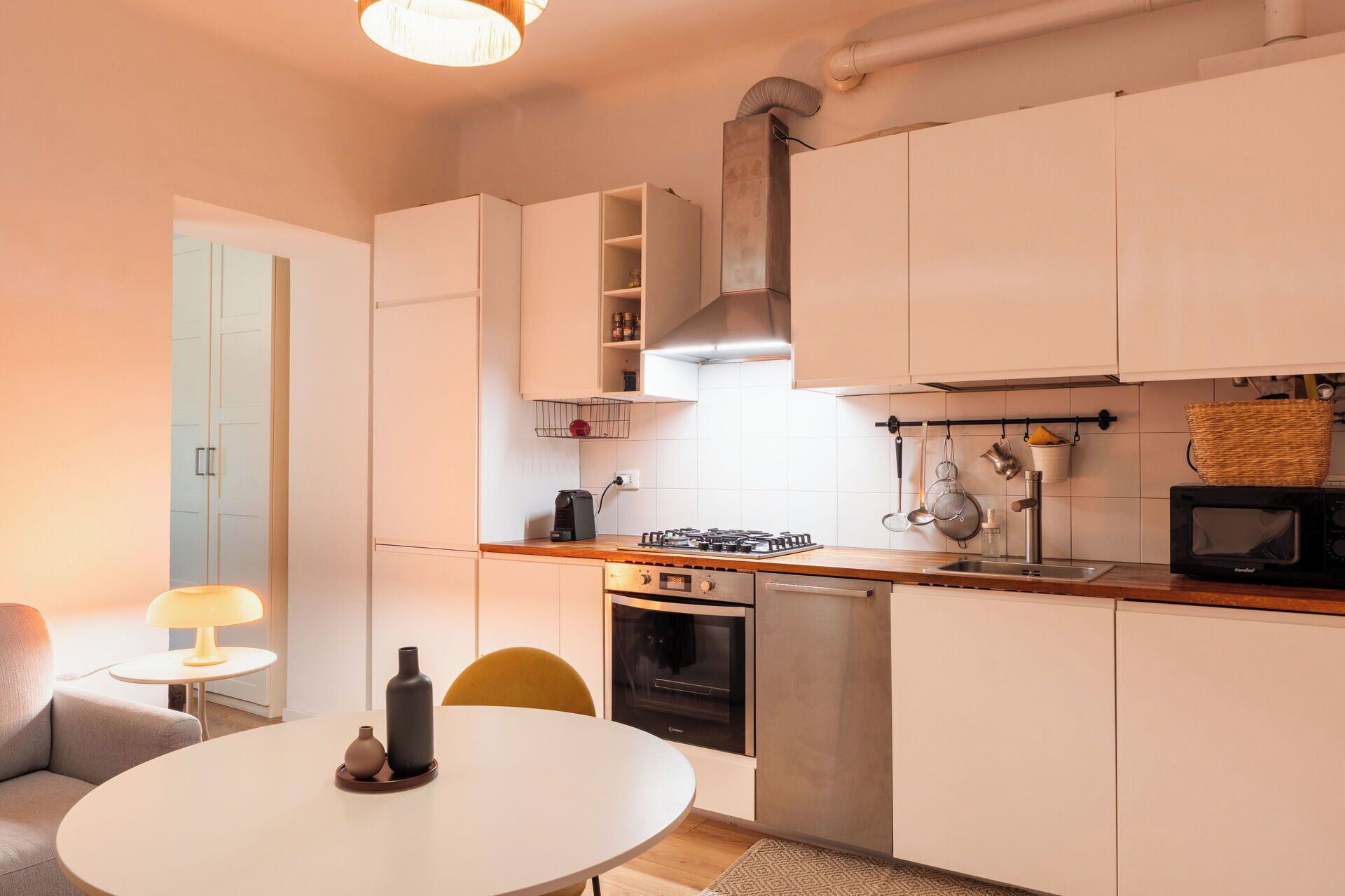 雪櫃、微波爐、焗爐、爐具