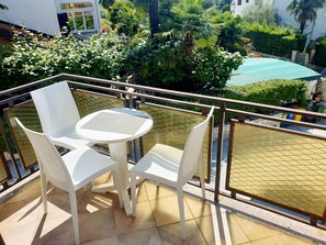 Appartement Classique, vue piscine | Terrasse/Patio