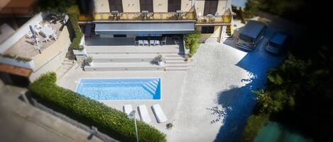 المنشأة من الخارج