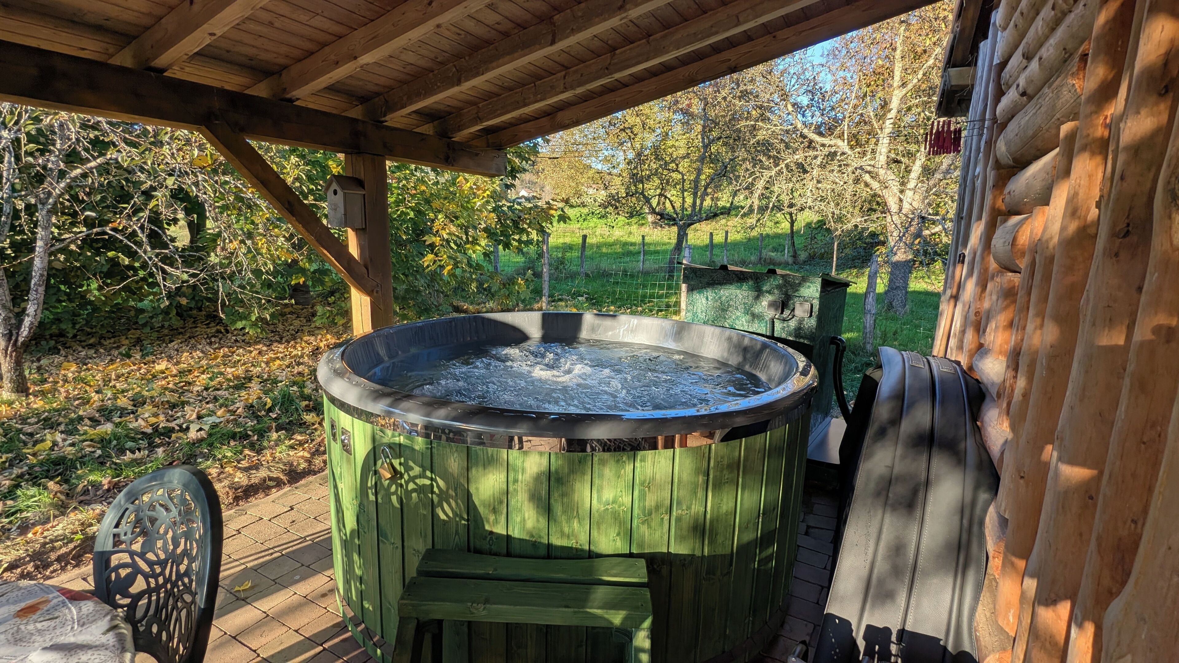 Outdoor spa tub