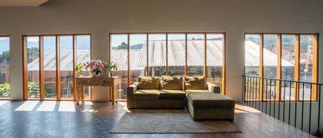 ロビー応接スペース