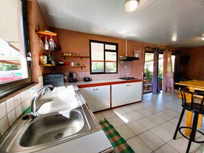 Fridge, microwave, oven, coffee/tea maker