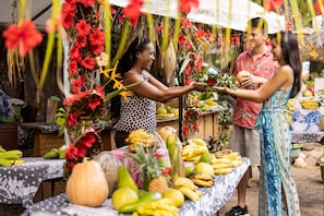 تناول الطعام بالخارج