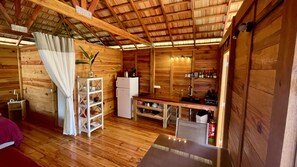 Frigorífic, cafetera i tetera i bullidora elèctrica 