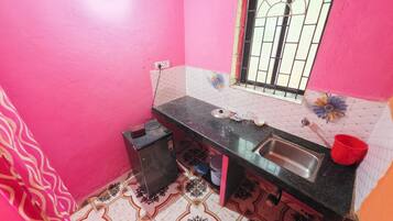 Basic Double Room, Balcony | Mini fridge