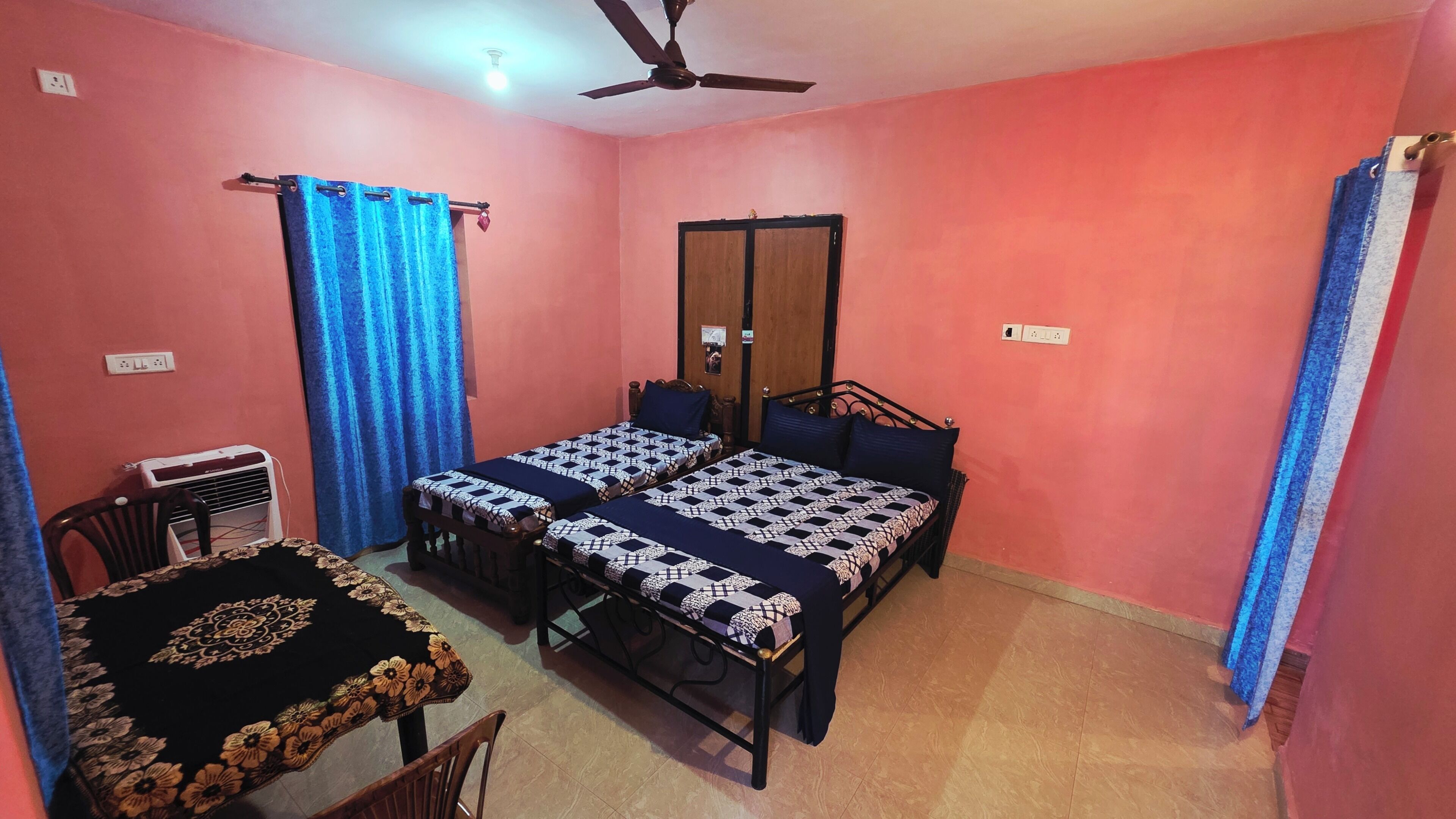 Chambre Standard Double ou avec lits jumeaux, balcon | Bureau, Wi-Fi gratuit, draps fournis