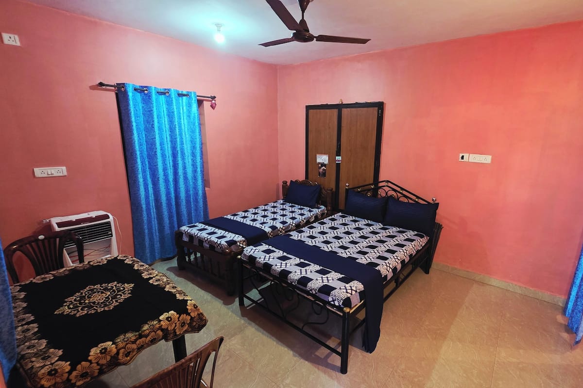 Standard Double or Twin Room, Balcony | Desk, free WiFi