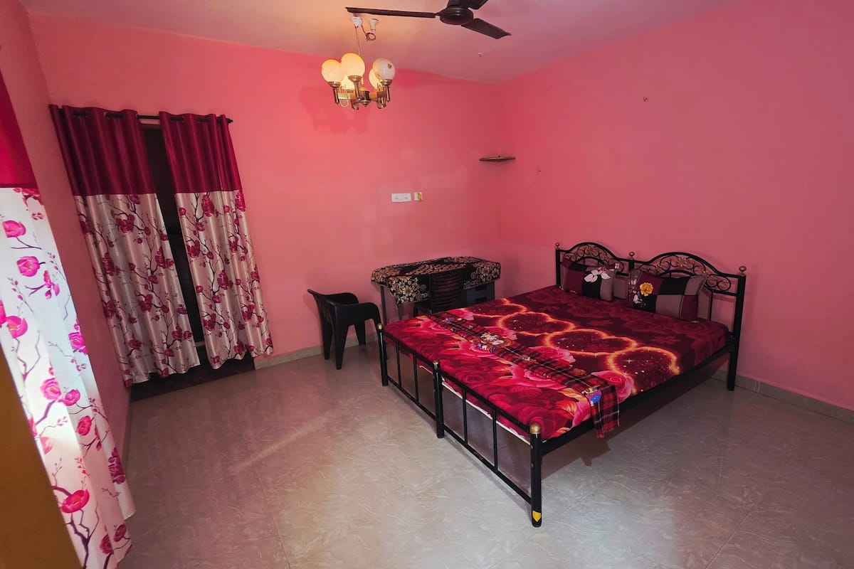 Basic Double Room, 1 Double Bed, Balcony, Garden View | Desk, free WiFi