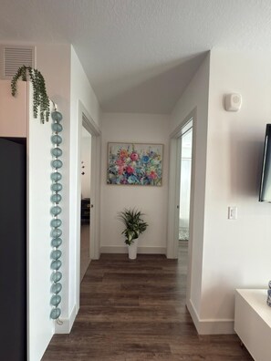 Interior - Cozy 1BR DT SLC King Size Bed, Free Parking & Easy TRAX Access Ballpark Station (Salt Lake City)