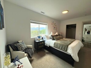 1 slaapkamer, een strijkplank/strijkijzer, internet, beddengoed