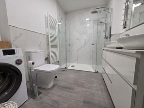 تجهيزات دش، مجففات شعر، مناشف