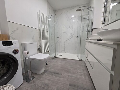 1A165 Modern and charming apartment with garage