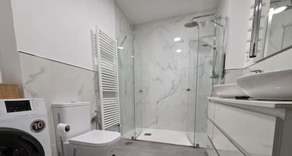 1A165 Modern and charming apartment with garage