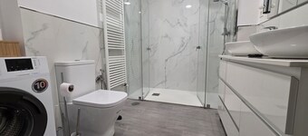 1A165 Modern and charming apartment with garage