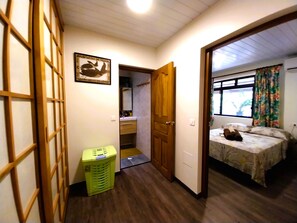 Silitysrauta/-lauta, ilmainen Wi-Fi, vuodevaatteet